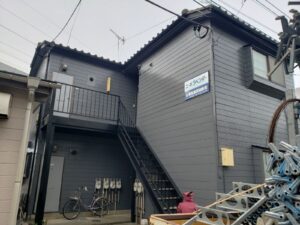 新潟市・中央区での工事になります！上近江 K様アパート：外壁塗装・外壁張り替え工事（部分）・雨樋工事（修繕交換）・屋根塗装