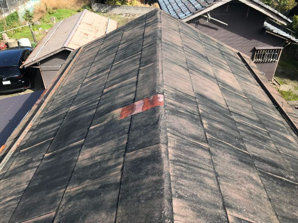 施工前のコールタール屋根の状態