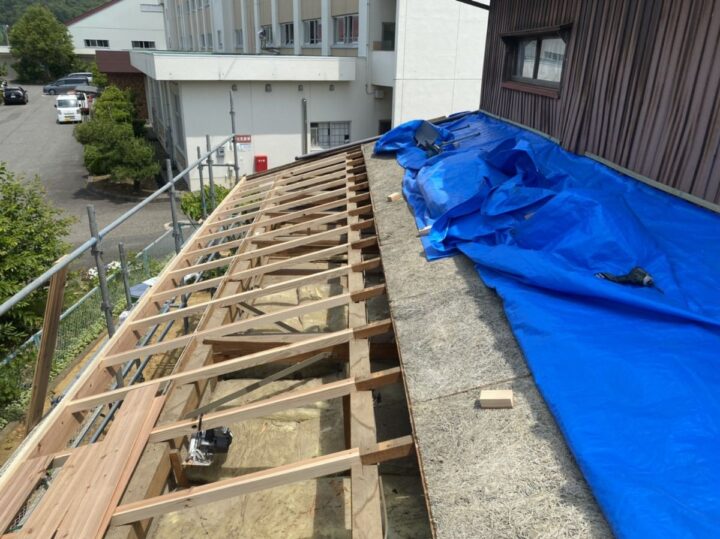 屋根材の撤去作業