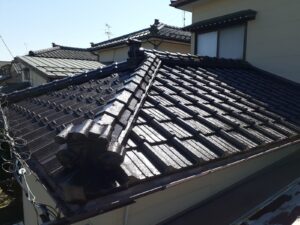 新潟市東区物見山 S様邸：屋根塗装：瓦屋根塗装と金属屋根塗装の経年劣化