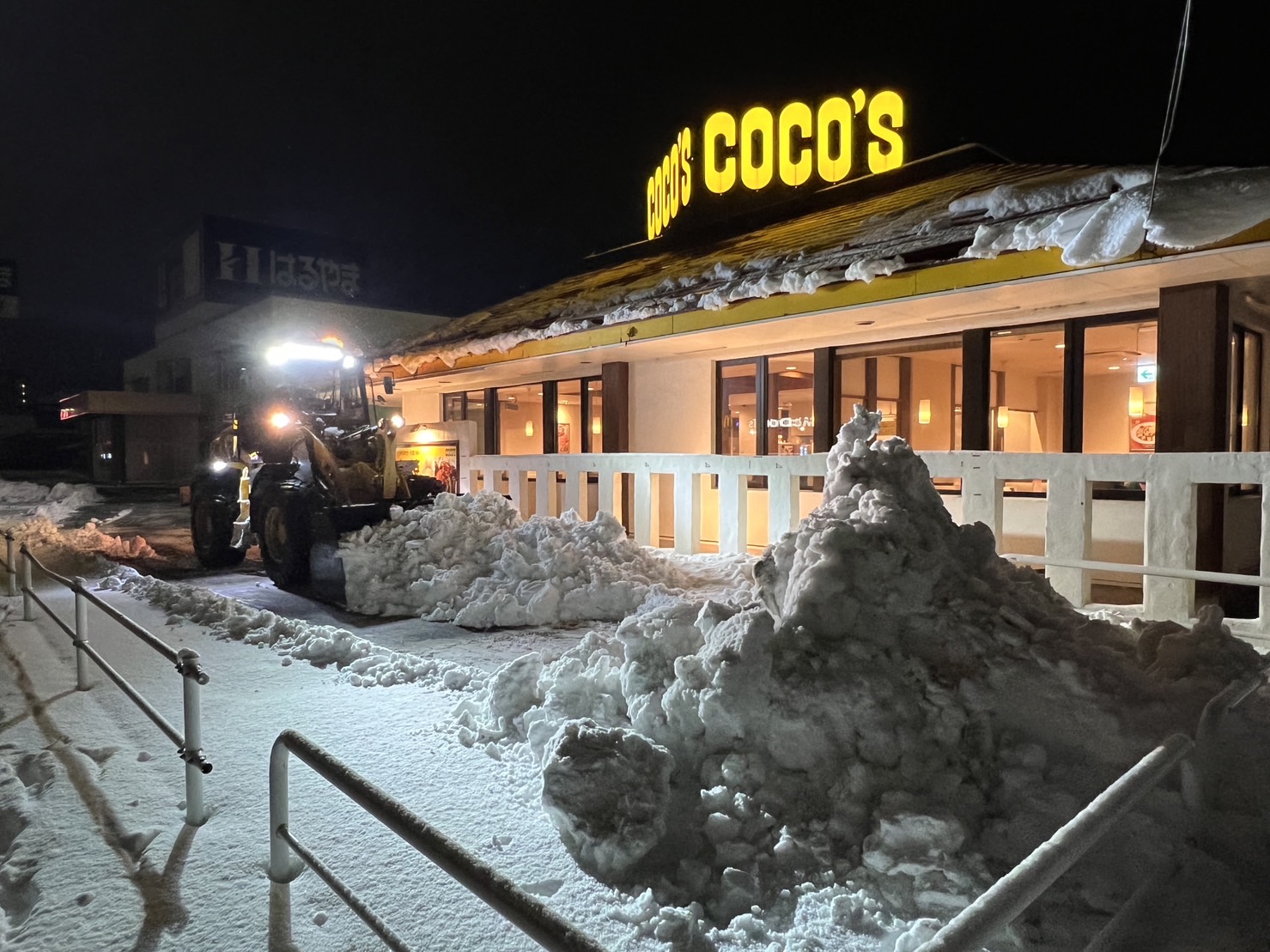 COCO'S新潟河渡店駐車場排雪
