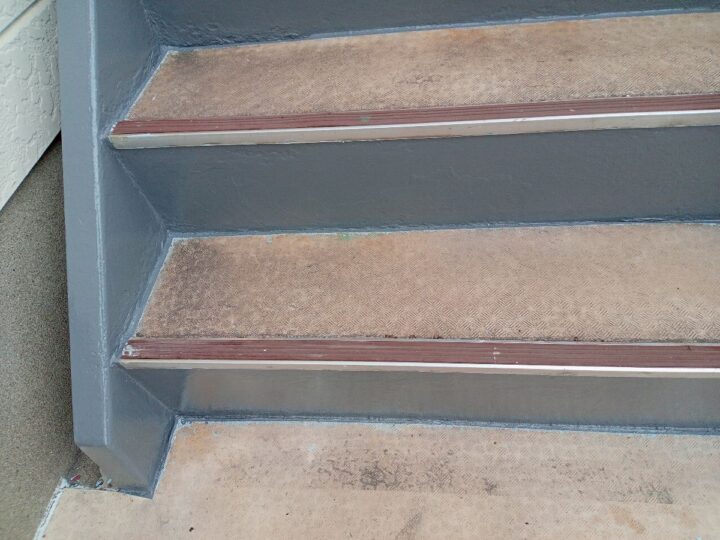 階段ステップ部分