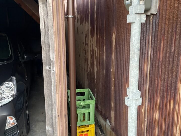 新潟市北区三軒屋町 W様邸：雨樋工事：経年劣化による車庫の雨樋一式交換工事