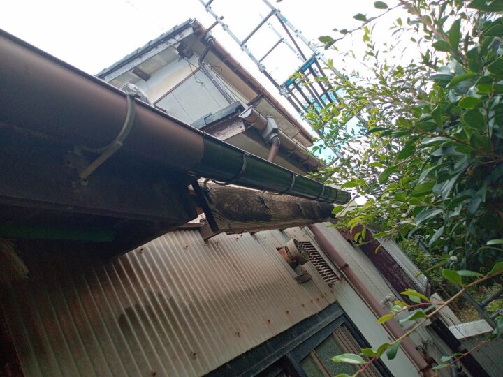 新潟市西区松海が丘 Y様邸：雨樋工事：経年劣化で機能不全に陥った雨樋