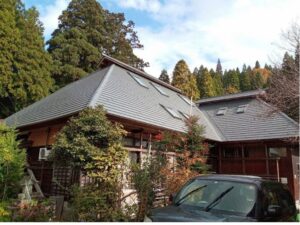 【イシカワ】新潟県東蒲原郡阿賀町岩谷S様邸｜屋根塗装工事（母屋・車庫）