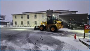 新潟市東区上木戸｜守庵良寛：宿泊施設駐車場の夜間除雪作業事例