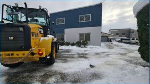 新潟市東区豊｜足立金網：敷地・進入路の除雪作業事例