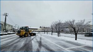 新潟市中央区柳島町｜みなとぴあ：敷地内通路の除雪作業事例